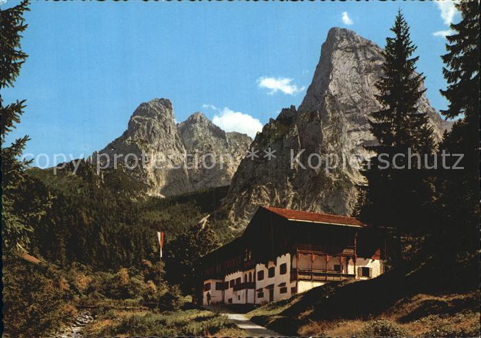 Hinterbaernbad mit Totenkirchl Kaisertal