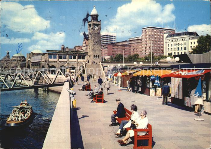 HAMBURG  CITY St Pauli Landungsbruecken mit Promenade