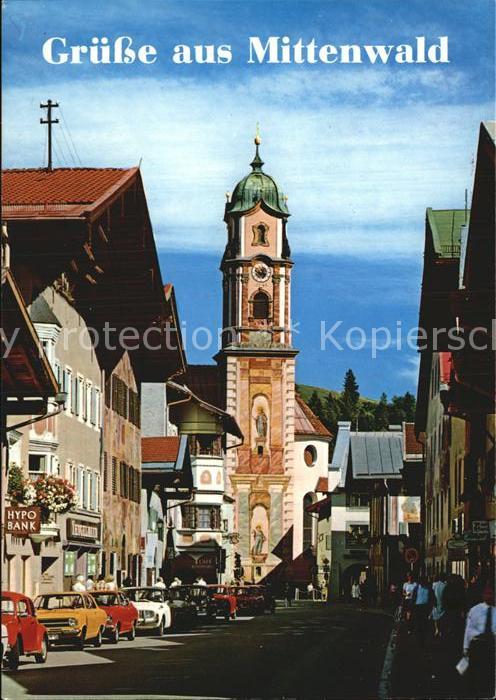 Mittenwald Bayern Haeuser mit Freskomalereien Pfarrkirche St Peter und Paul mit