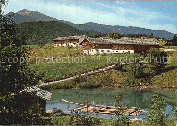 Grossweil Freilichtmuseum an der Glentleiten Hodererhof aus Kochel Weiher mit Lo