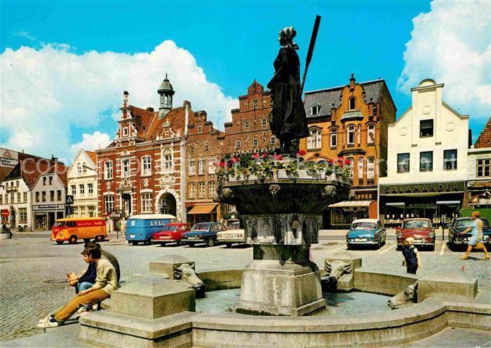 Husum Nordfriesland Marktplatz und Rathaus Brunnen