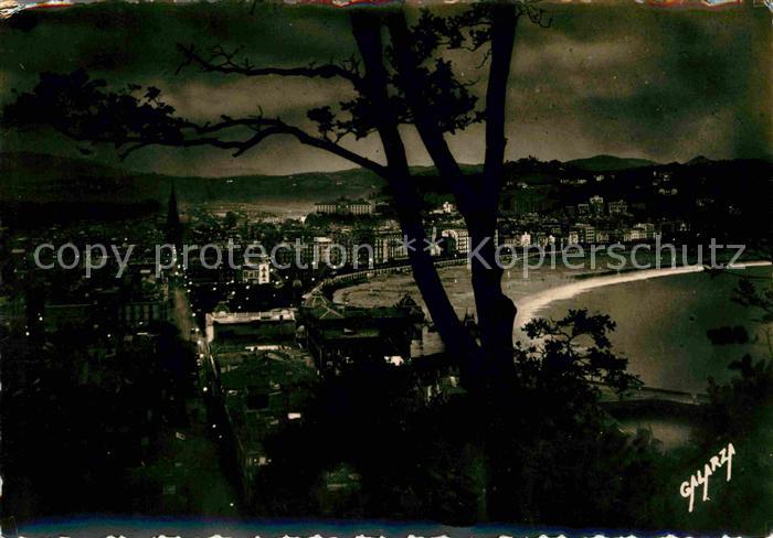 San Sebastian  Pais Vasco ES Vista de noche desde el Monte Urgull