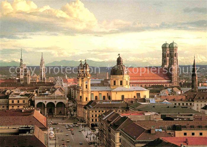 Muenchen Bayern Innenstadt mit Frauenkirche Alpenblick