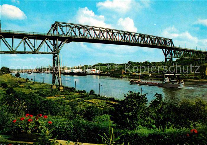 Holtenau Kiel Nord-Ostsee-Kanal mit Hochbruecke
