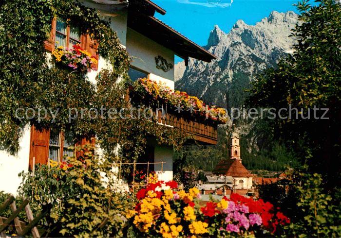 Mittenwald Bayern Ortsansicht gegen Karwendelgebirge