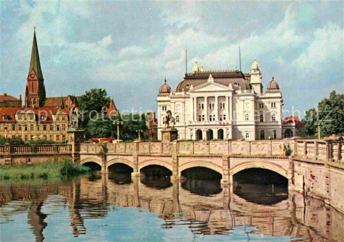 Schwerin Mecklenburg Staatstheater und Dom