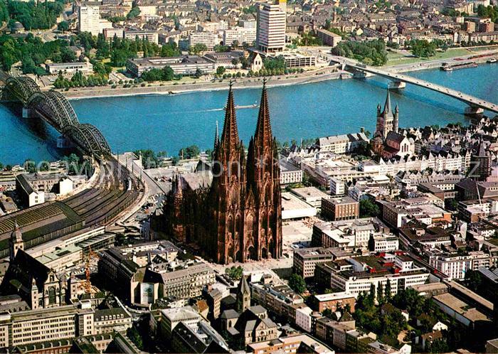 Koeln Rhein Altstadt mit Dom Hohenzollernbruecke und Deutzer Bruecke Fliegeraufn