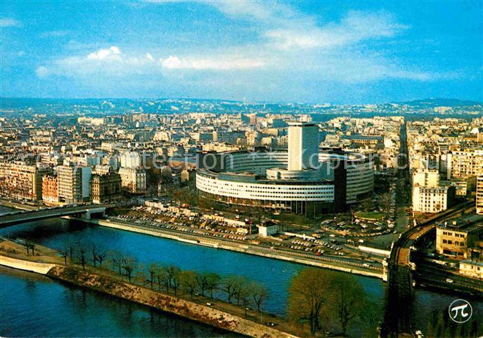 Paris Seine et la Maison de la Radio