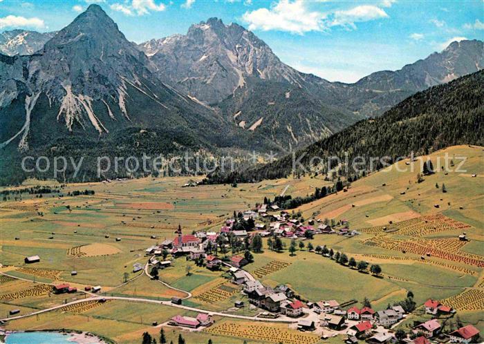 Lermoos Tirol Panorama mit Sonnenspitze und Gruensteinm Mieminger Kette Fliegera
