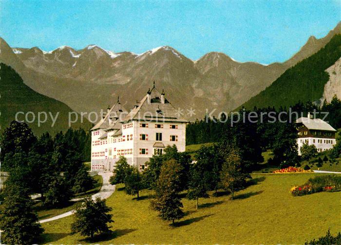 Tenneck Werfen Bluehnbachtal mit Jagdschloss Hagengebirge