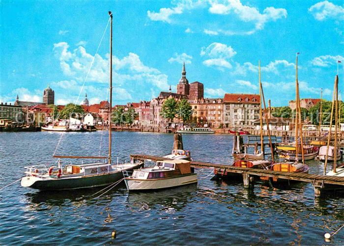 Stralsund Mecklenburg Vorpommern Blick auf den Hafen und Stadt