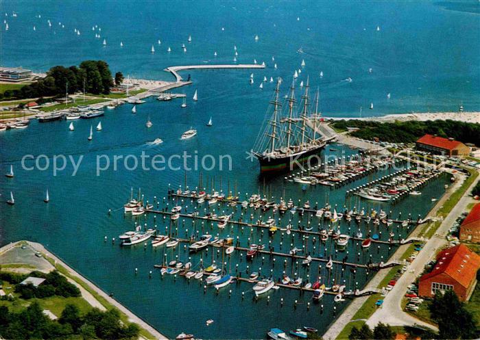 Travemuende Ostseebad Yachthafen Segelschoner Fliegeraufnahme