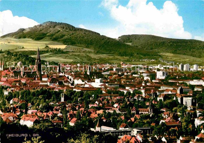 Freiburg Breisgau Stadtbild mit Freiburger Muenster und Schoenberg