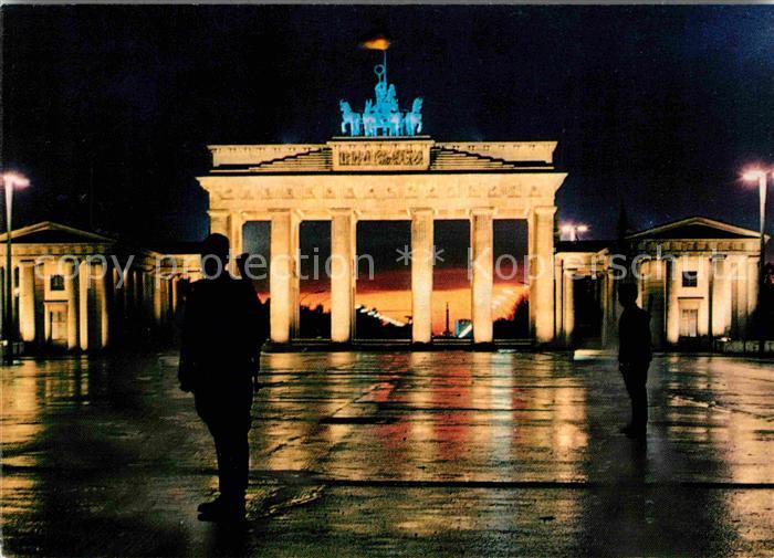 BERLIN  CITY Nachts am Brandenburger Tor Quadriga Hauptstadt der DDR
