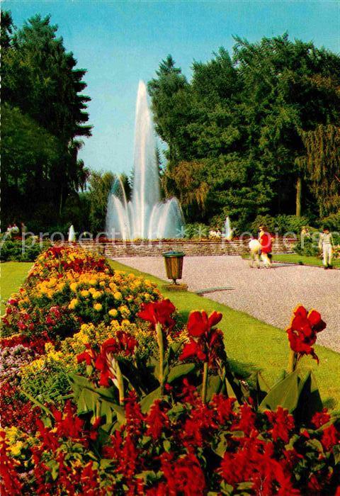 Bad Lippspringe Leuchtfontaene im Kaiser Karls Park Blumenbeet