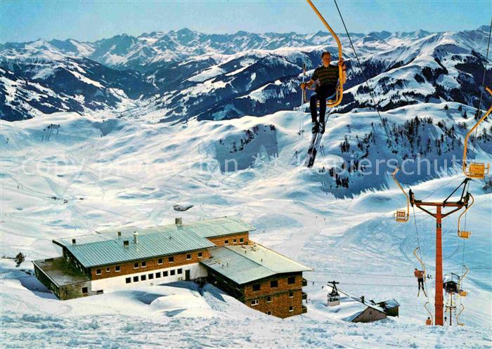 Kitzbuehel Tirol Wintersportgebiet Kitzbueheler Horn Sessellift Alpenhaus Hohe T