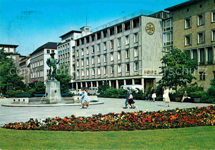 BIELEFELD  CITY Altstaedter Kirchplatz mit Leineweberdenkmal