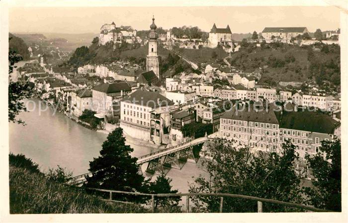Burghausen Salzach Stadtbild mit Kirche Burg