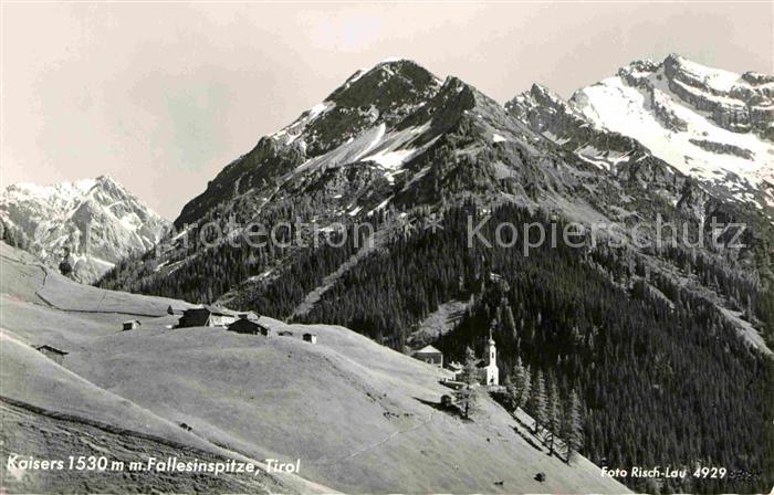 Kaisers Bergdorf mit Fallesinspitze Lechtaler Alpen