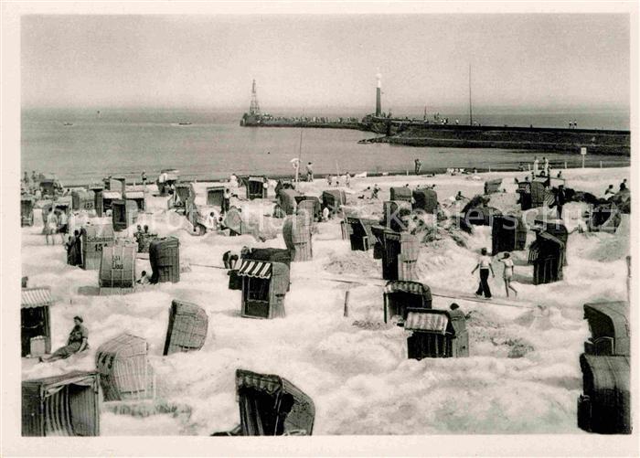 Warnemuende Ostseebad Mole und Strand
