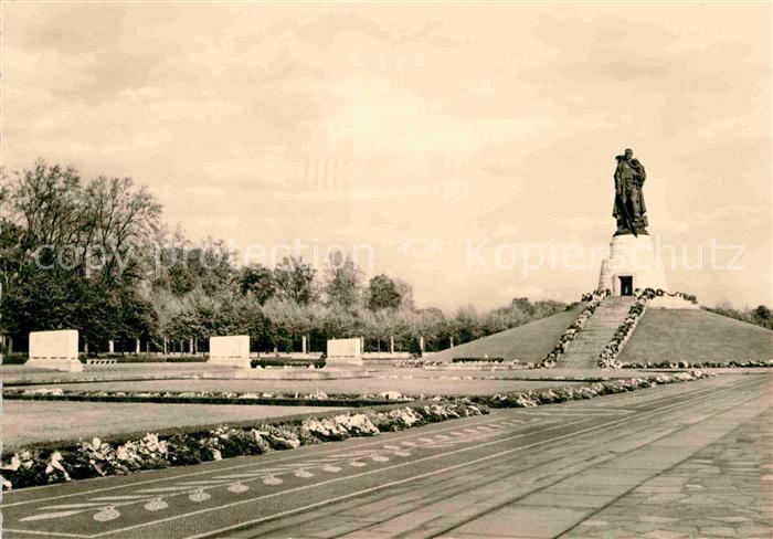 Treptow Berlin Sowjetisches Ehrenmal Statue