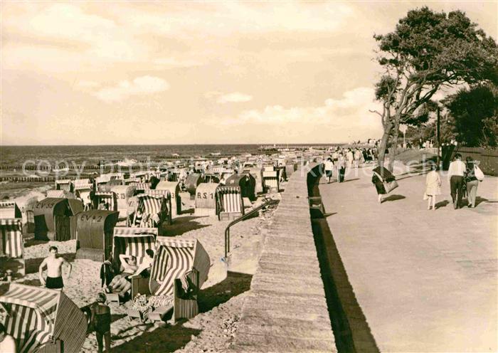 Kuehlungsborn Ostseebad Strand und Strandpromenade