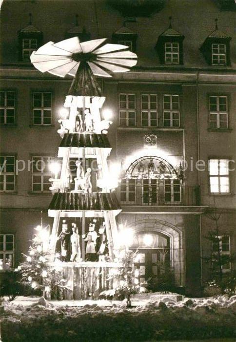 Ehrenfriedersdorf Erzgebirge Pyramide am Rathaus Weihnachtszeit