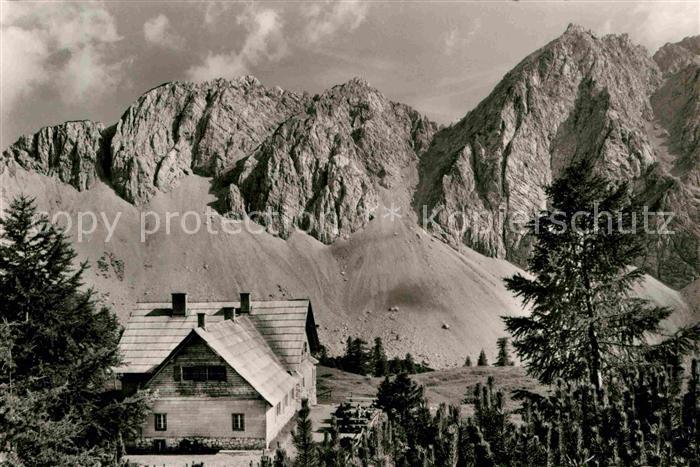 Kaernten Klagenfurter Huette mit Edelweiss Spitzen Klagenfurter Spitze Karawanke