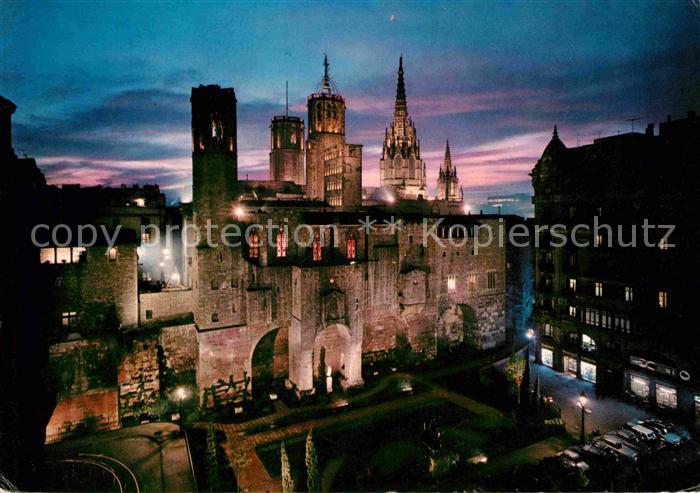 Barcelona Cataluna Plaza Ramon Berenguer III murallas romanas y Capilla Real