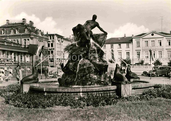 Schwerin Mecklenburg Springbrunnen Bahnhofsvorplatz