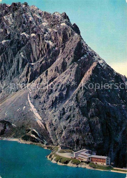 Luenersee Vorarlberg mit Douglasshuette Gebirgspanorama