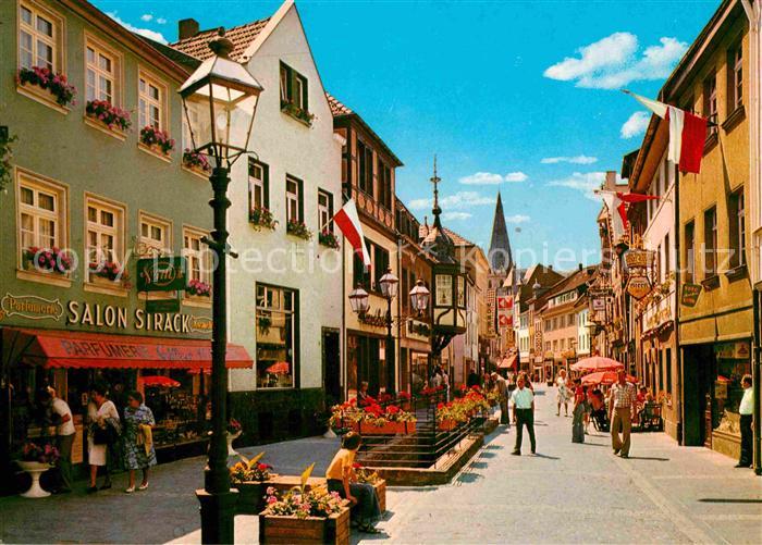 Ahrweiler Ahr Fussgaengerzone Niederhutstrasse Blick zur Pfarrkirche