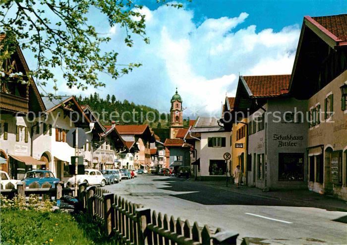 Mittenwald Bayern Haeuser am Obermarkt Kirche Hoehenluftkurort