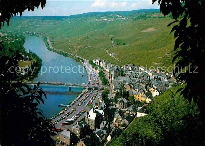 BERNKASTEL-KUES Berncastel Rheinland-Pfalz Moselpartie Blick von Burg-Landshut