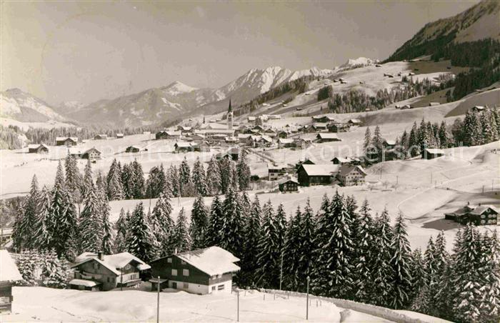 Riezlern Kleinwalsertal Vorarlberg Winterpanorama mit Blick zum Nebelhorn