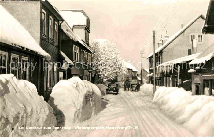 Masserberg tief verschneite Ortsstrasse am Gasthaus zum Rennsteig