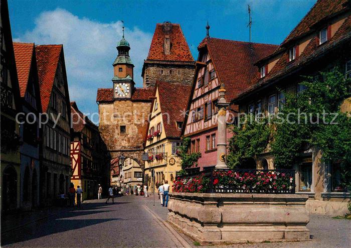 Rothenburg Tauber Roederbogen mit Markusturm Brunnen Altstadt