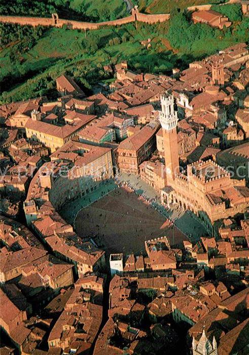 Siena Piazza del Campo e Palazzo Comunale Fliegeraufnahme