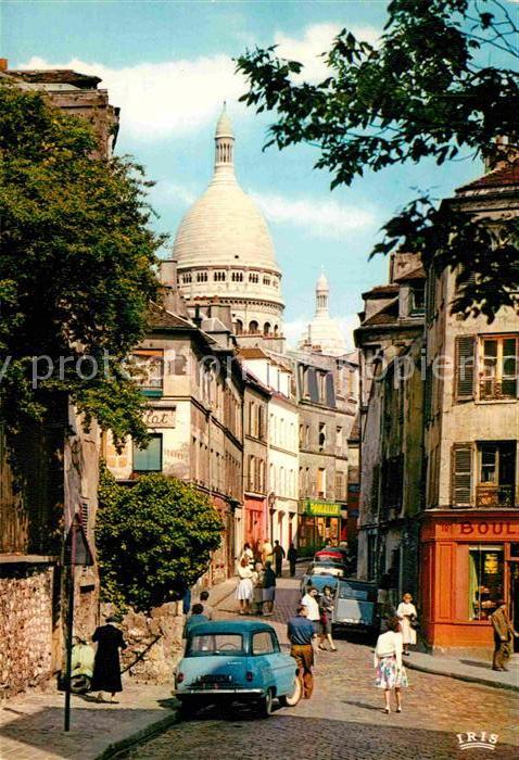 Paris Rue Norvins et Basilique du Sacre Coeur de Montmartre