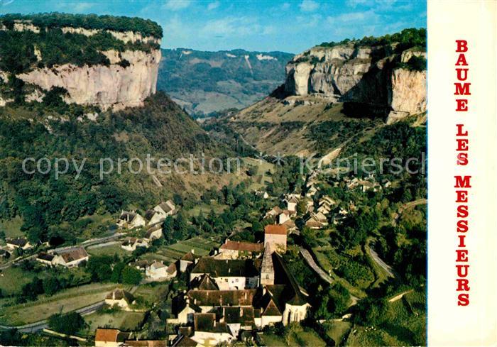 Baume-les-Messieurs Vue aerienne sur les beaux sites