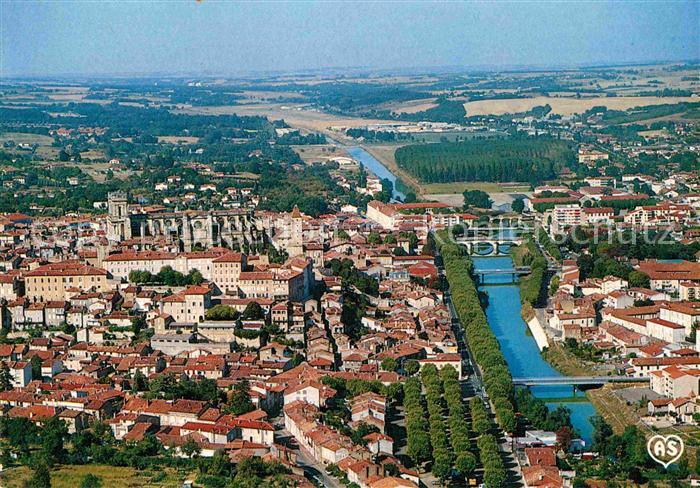 Auch Gers Vue aerienne sur la ville traversee par le Gers