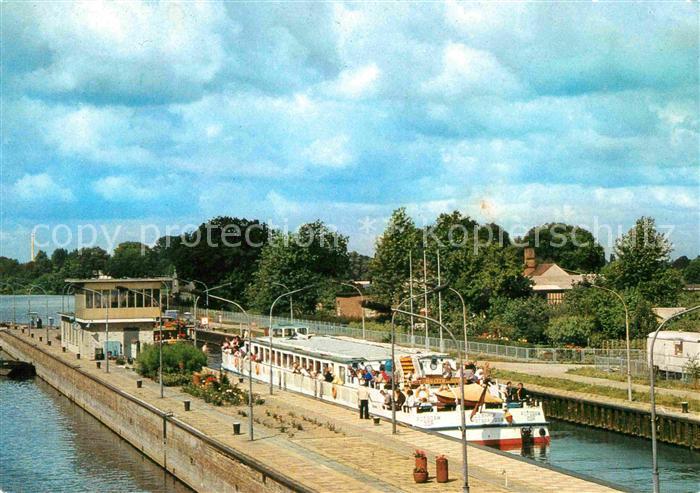 Brandenburg Havel Krakauer Schleuse mit MS Cecilienhof