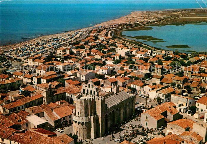 Les Saintes-Maries-de-la-Mer Eglise vue aerienne