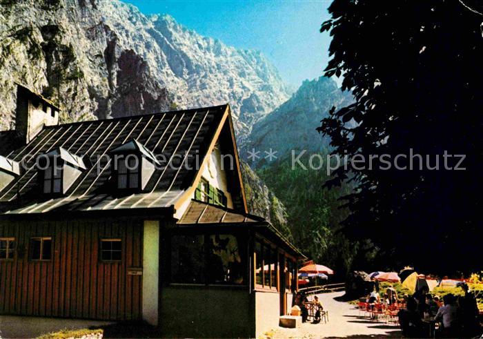 Ramsau Berchtesgaden Wimbachschloss Berggaststaette mit Watzmann Berchtesgadener