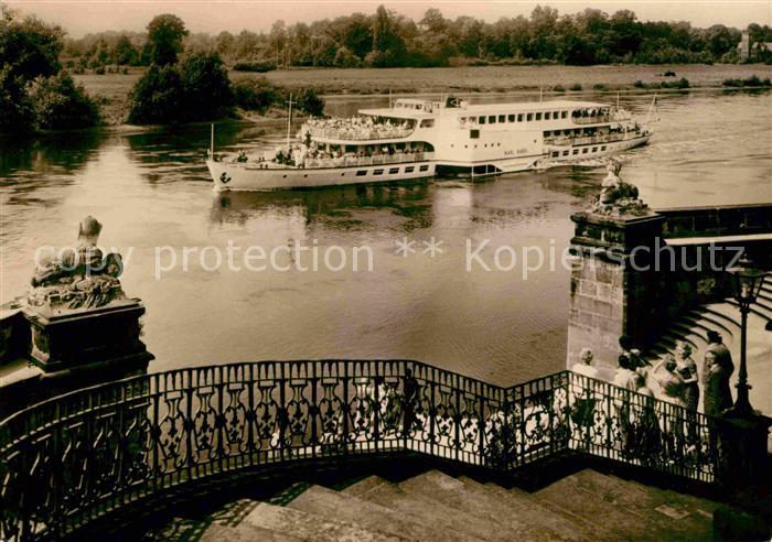 Motorschiffe Karl-Marx Schloss Pillnitz