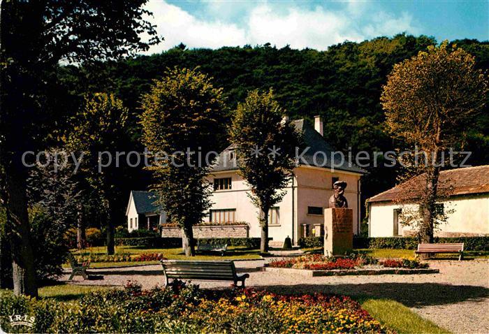 Kaysersberg Haut Rhin Square et Monument du Docteur Schweitzer