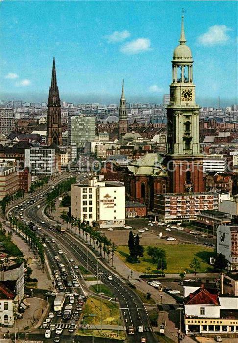 HAMBURG  CITY Ost West Strasse mit St Miacheliskirche Michel Wahrzeichen der Sta