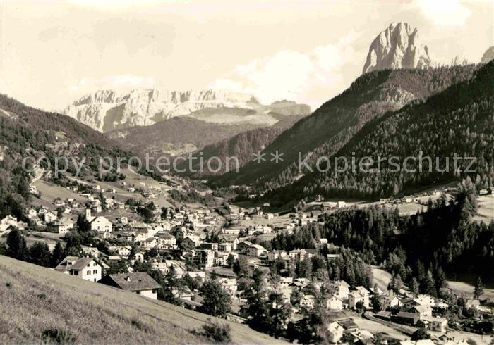 Ortisei St Ulrich Panorama Blick zum Langkofel Dolomiten Sassolungo Dolomiti