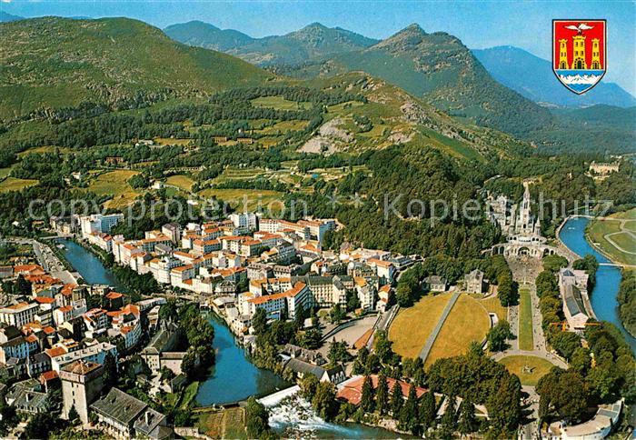 Lourdes Hautes Pyrenees En bordure du Gave les Sanctuaires et l