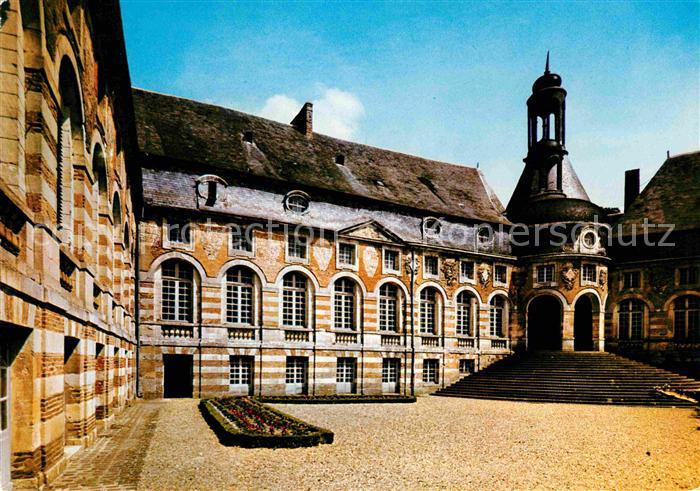 Saint-Fargeau Yonne Cour interieure du chateau Schlosshof